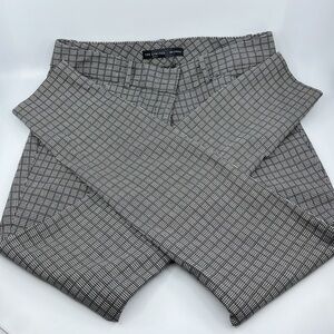The Limited Ideal Stretch Plaid Ankle Pants:‎ Tapered Skinny Fit (Sz 6)